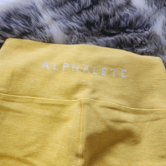 Alphalete yellow leggings - Picture 2 of 5